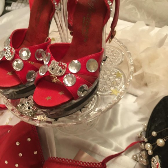 AMAZING vinatge cherry red glass platforms with hell kitty crystal details! - Picture 12 of 16